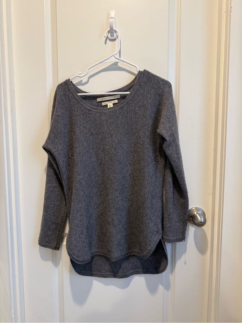 Max Studio 100% Cashmere Gray Long Sleeve Sweater Size Medium